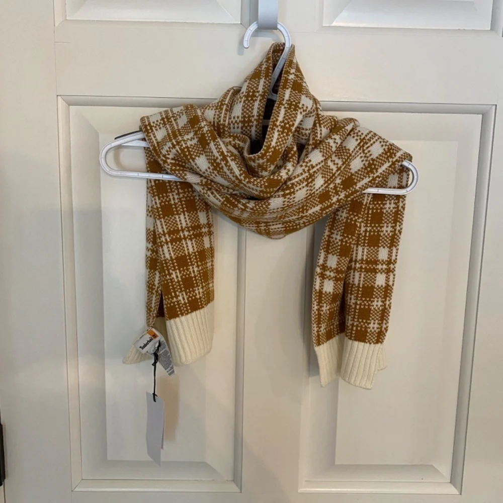 New! Timberland Tan and Cream Scarf wrap33889 NWT